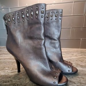Fergie size 7 Pewter Bootie.